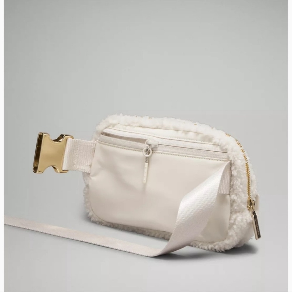 LULULEMON | Sherpa Everywhere Belt Bag - Picture 2 of 5